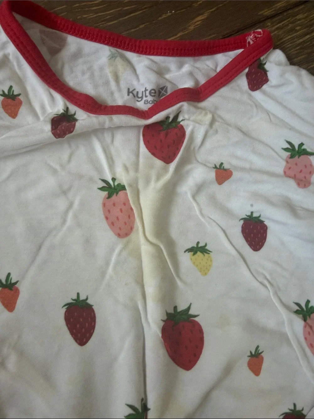 Kyte Baby Kids Strawberry & Blueberry Print Pajama Set - White